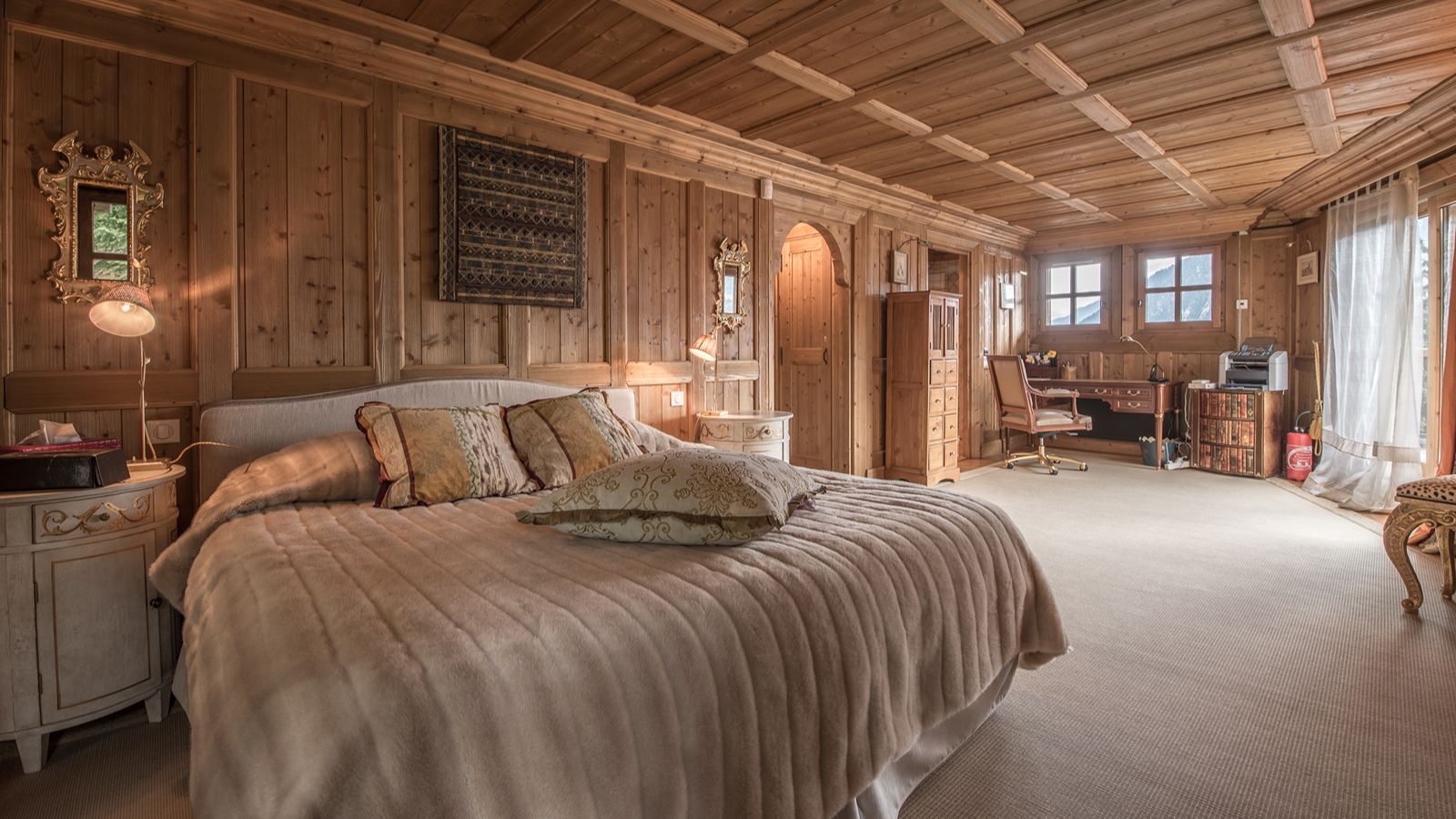 Luxury-Ski-Chalet-Courcheval-Chalet Pistache-Master bedroom.jpg