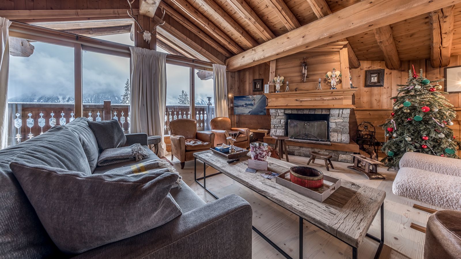 Luxury-Ski-Chalet-Courcheval-Chalet Pistache- Lounge.jpg