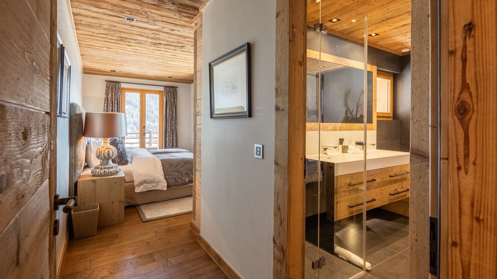Luxury-Chalet-Verbier-Chalet Norte-OxfordSkiCompany-Bedroom (2).jpg