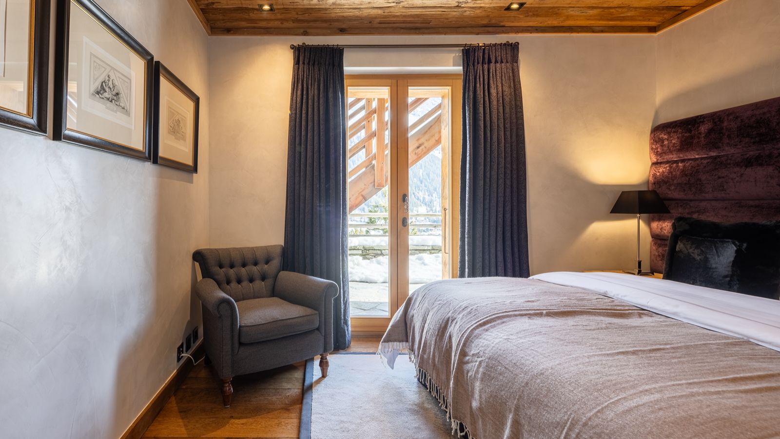 Luxury-Chalet-Verbier-Chalet Norte-OxfordSkiCompany-Bedroom (6).jpg