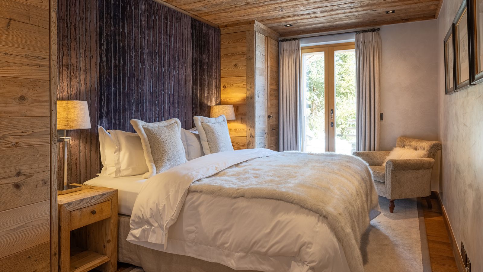 Luxury-Chalet-Verbier-Chalet Norte-OxfordSkiCompany-Bedroom (7).jpg