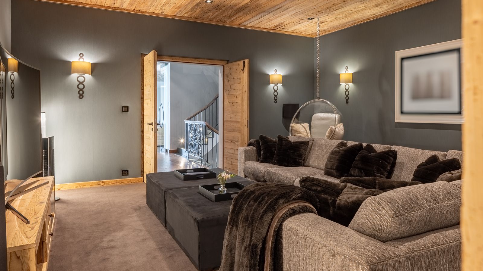 Luxury-Chalet-Verbier-Chalet Norte-OxfordSkiCompany Cinema room.jpg