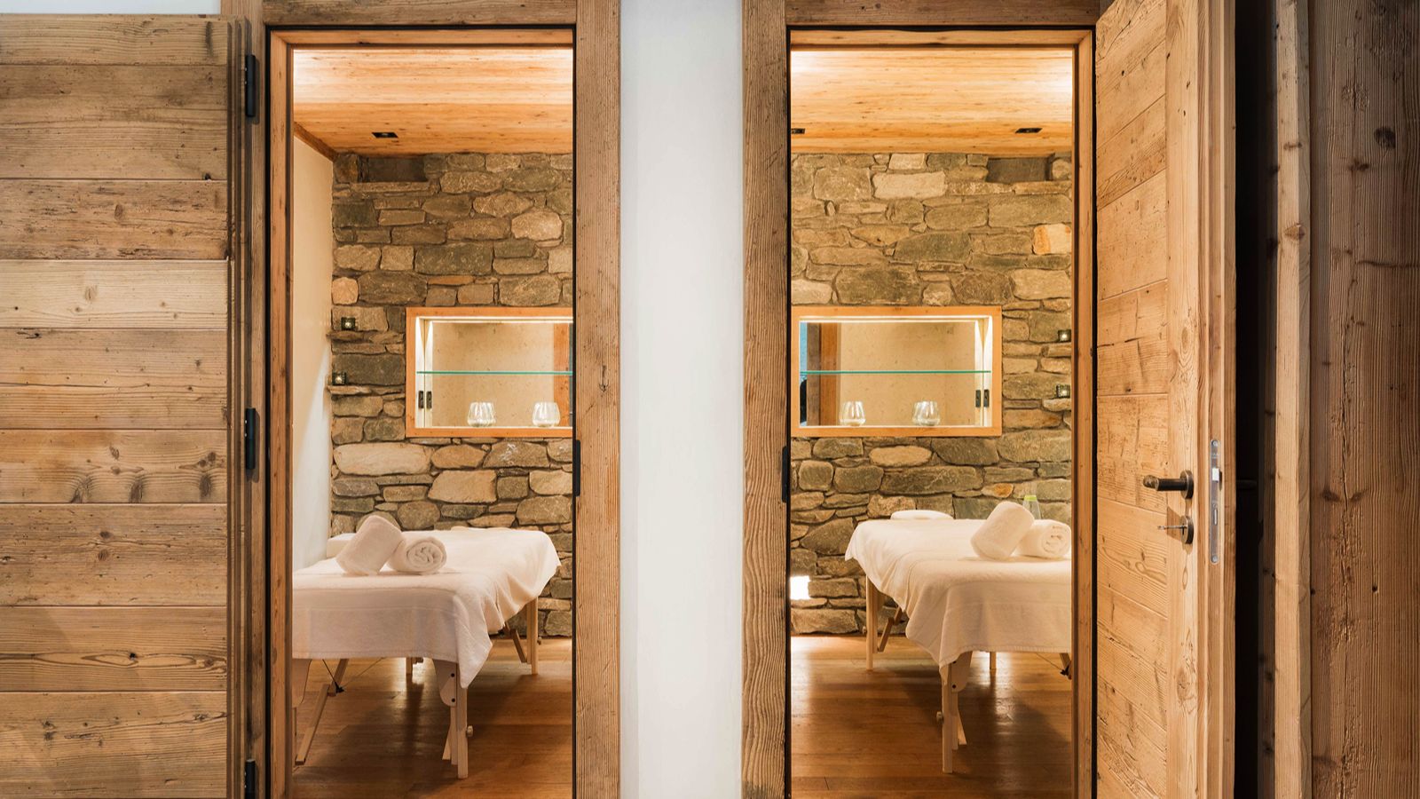 Luxury-Chalet-Verbier-Chalet Norte-OxfordSkiCompany Massage room.jpg