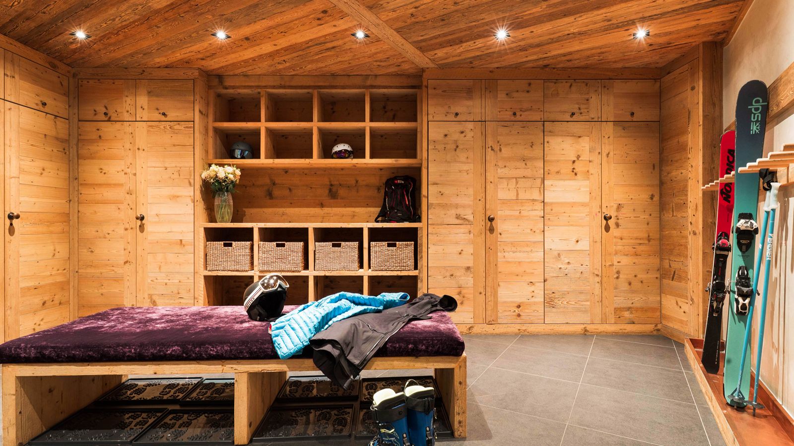 Luxury-Chalet-Verbier-Chalet Norte-OxfordSkiCompany Ski room.jpg