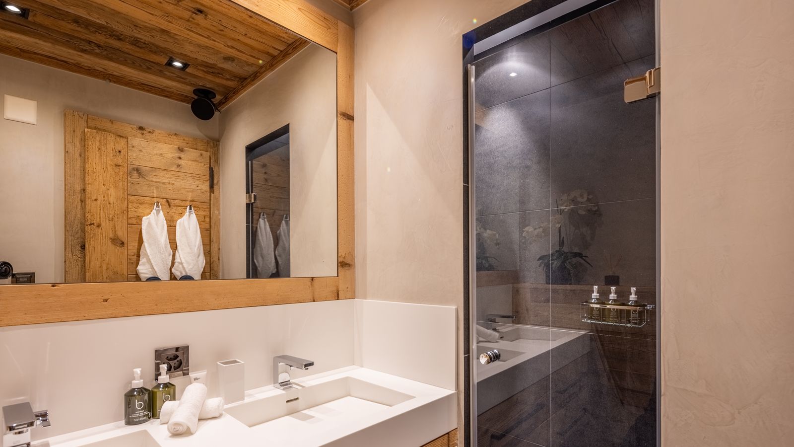 Luxury-Chalet-Verbier-Chalet Norte-OxfordSkiCompany-Bathroom (3).jpg