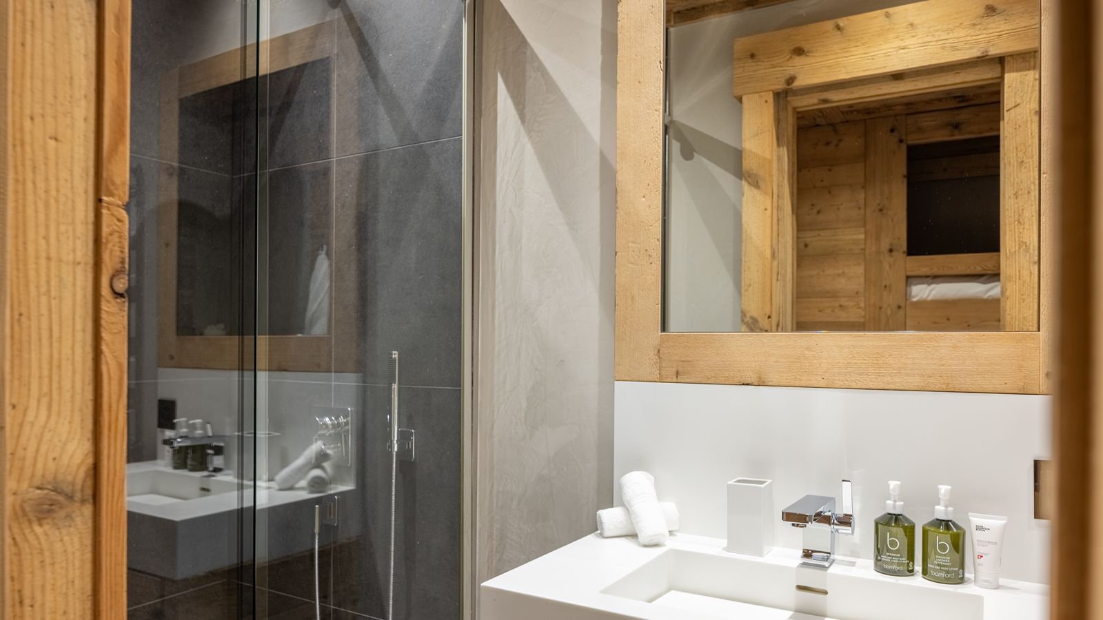 Luxury-Chalet-Verbier-Chalet Norte-OxfordSkiCompany-Bathroom (5).jpg