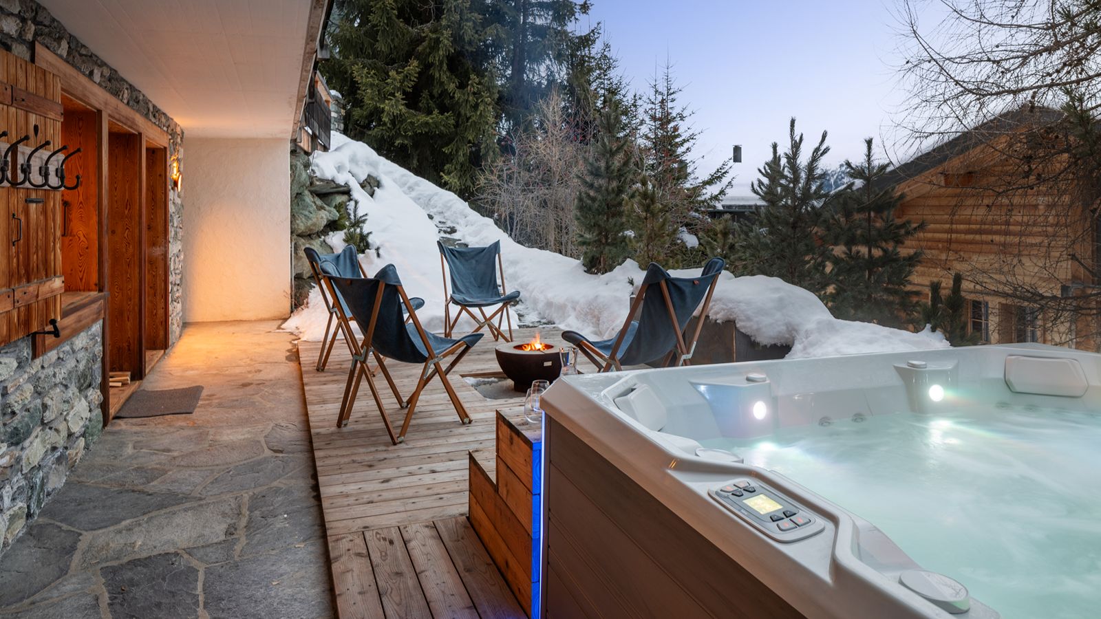 Luxury-Chalet-Verbier-Chalet Les Attelas-OxfordSki-Hot tub outdoor.jpg