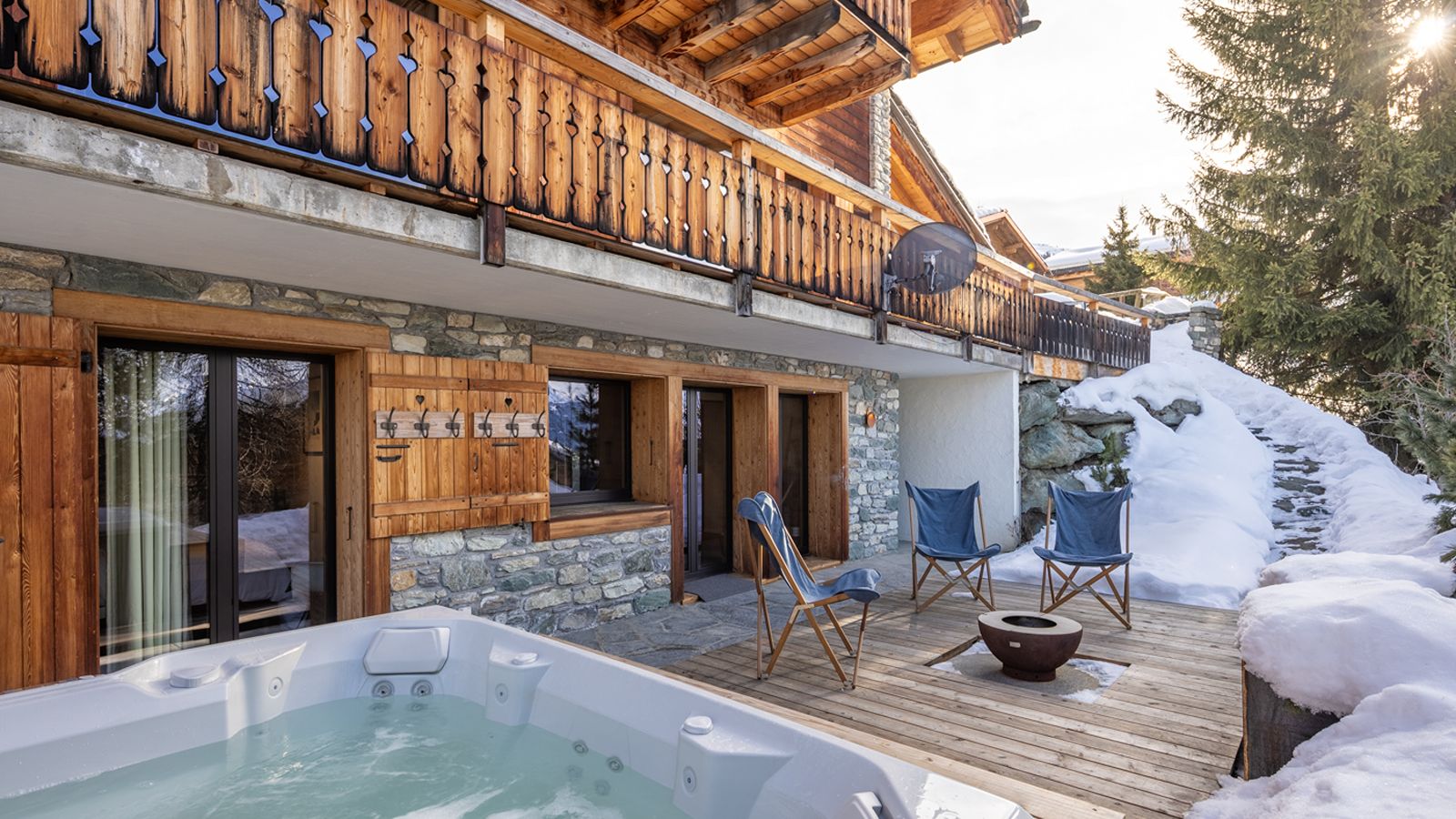Luxury-Chalet-Verbier-Chalet Les Attelas-OxfordSki-Hot tub.jpg