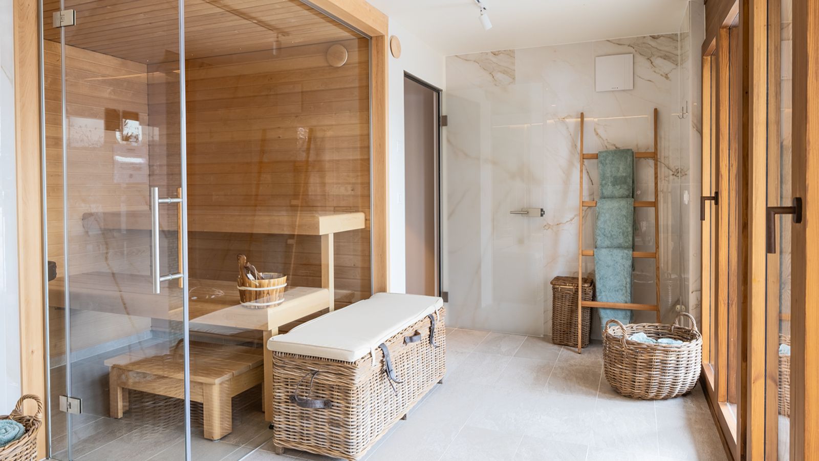 Luxury-Chalet-Verbier-Chalet Les Attelas-OxfordSki-Sauna.jpg