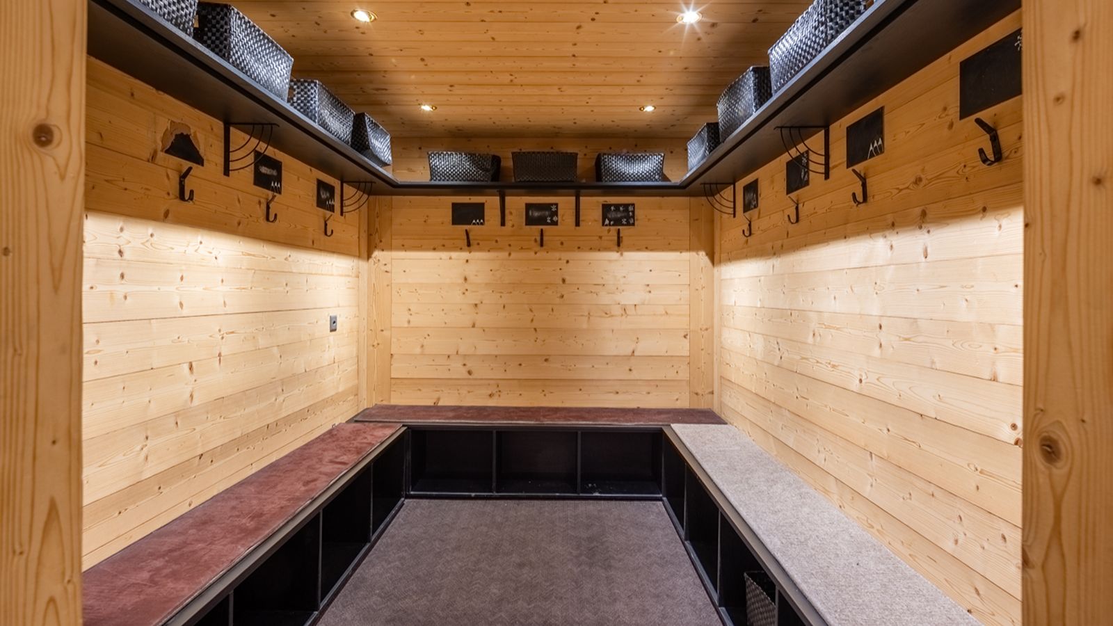 Luxury-Chalet-Verbier-Chalet Les Attelas-OxfordSki-Ski room.jpg