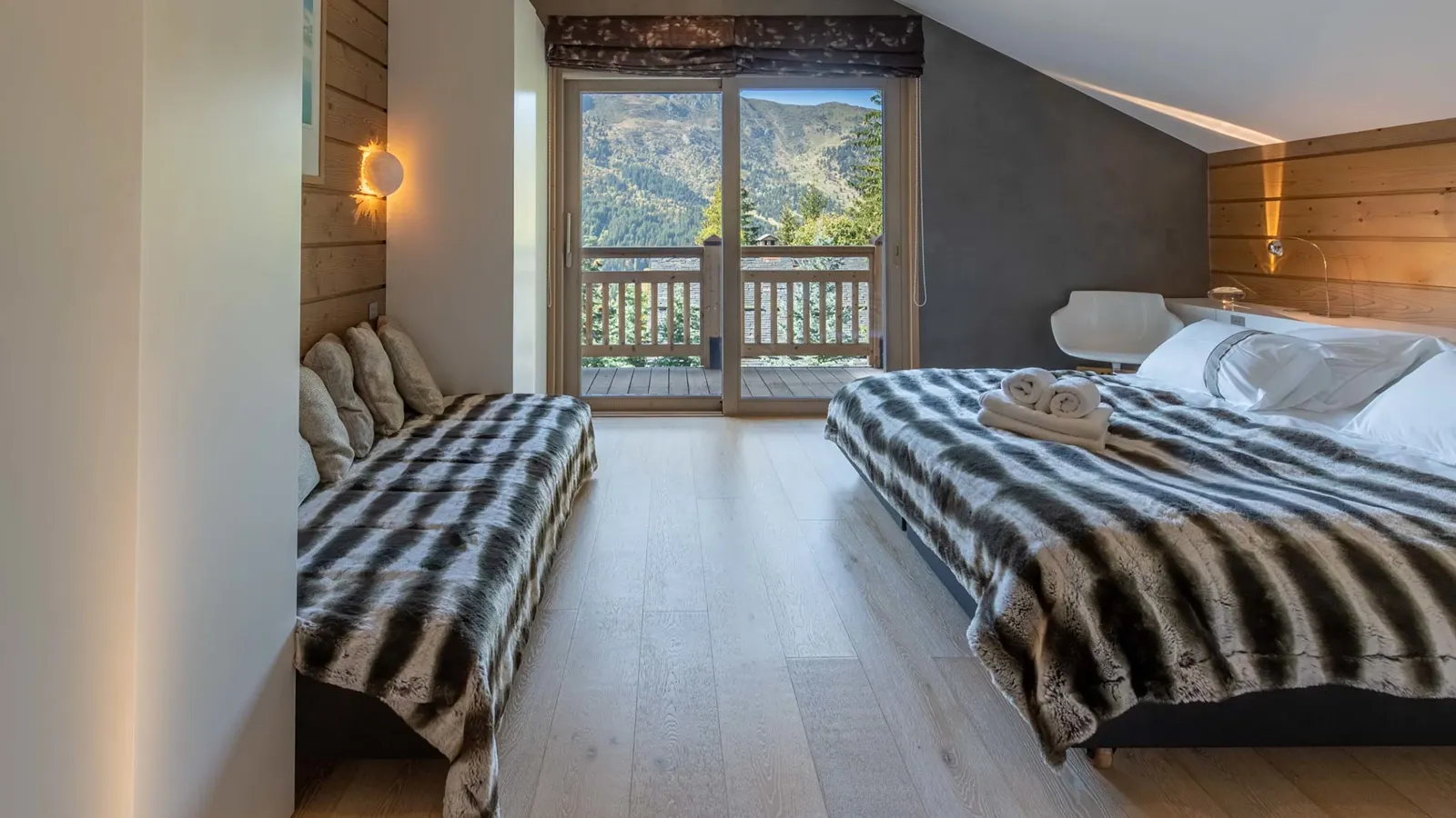 Luxury-Ski-Chalet-Chalet le Nolde-Oxford ski Company-Bedroom 2.jpg