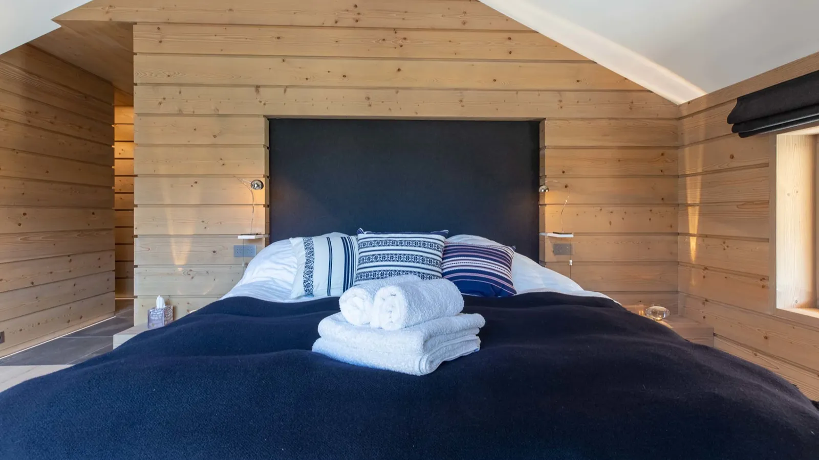 Luxury-Ski-Chalet-Chalet le Nolde-Oxford ski Company-Bedroom.jpg