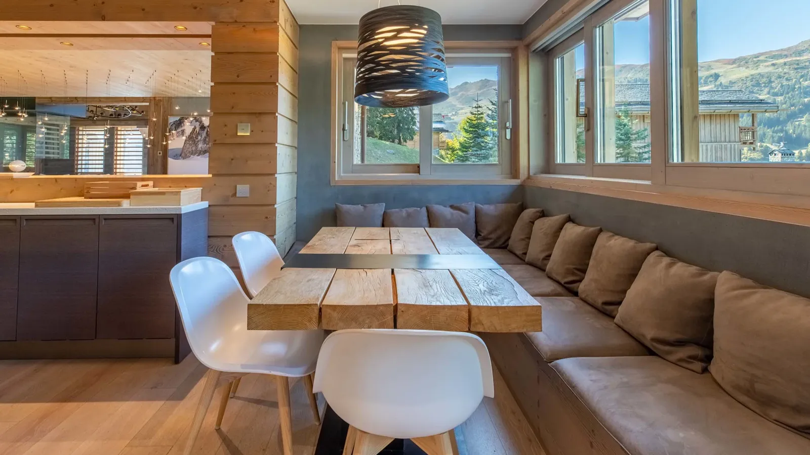 Luxury-Ski-Chalet-Chalet le Nolde-Oxford ski Company-Kitchen Dining.jpg