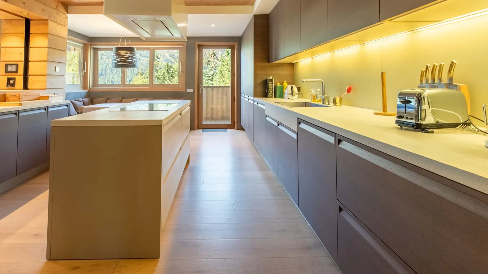 Luxury-Ski-Chalet-Chalet le Nolde-Oxford ski Company-Kitchen.jpg