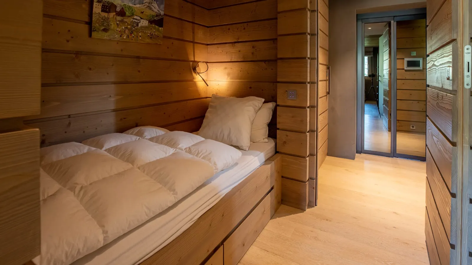 Luxury-Ski-Chalet-Chalet le Nolde-Oxford ski Company-Single Bedroom.jpg