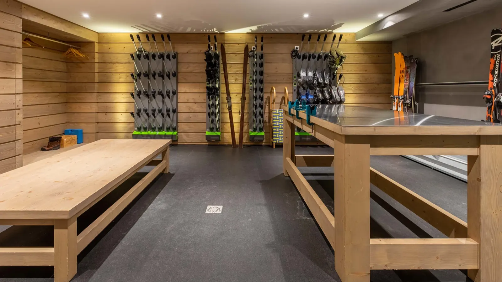 Luxury-Ski-Chalet-Chalet le Nolde-Oxford ski Company-Ski Room.jpg