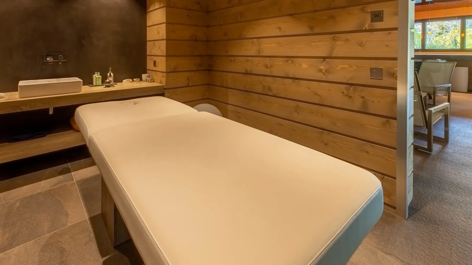 Luxury-Ski-Chalet-Chalet le Nolde-Oxford ski Company-Treatment Room.jpg