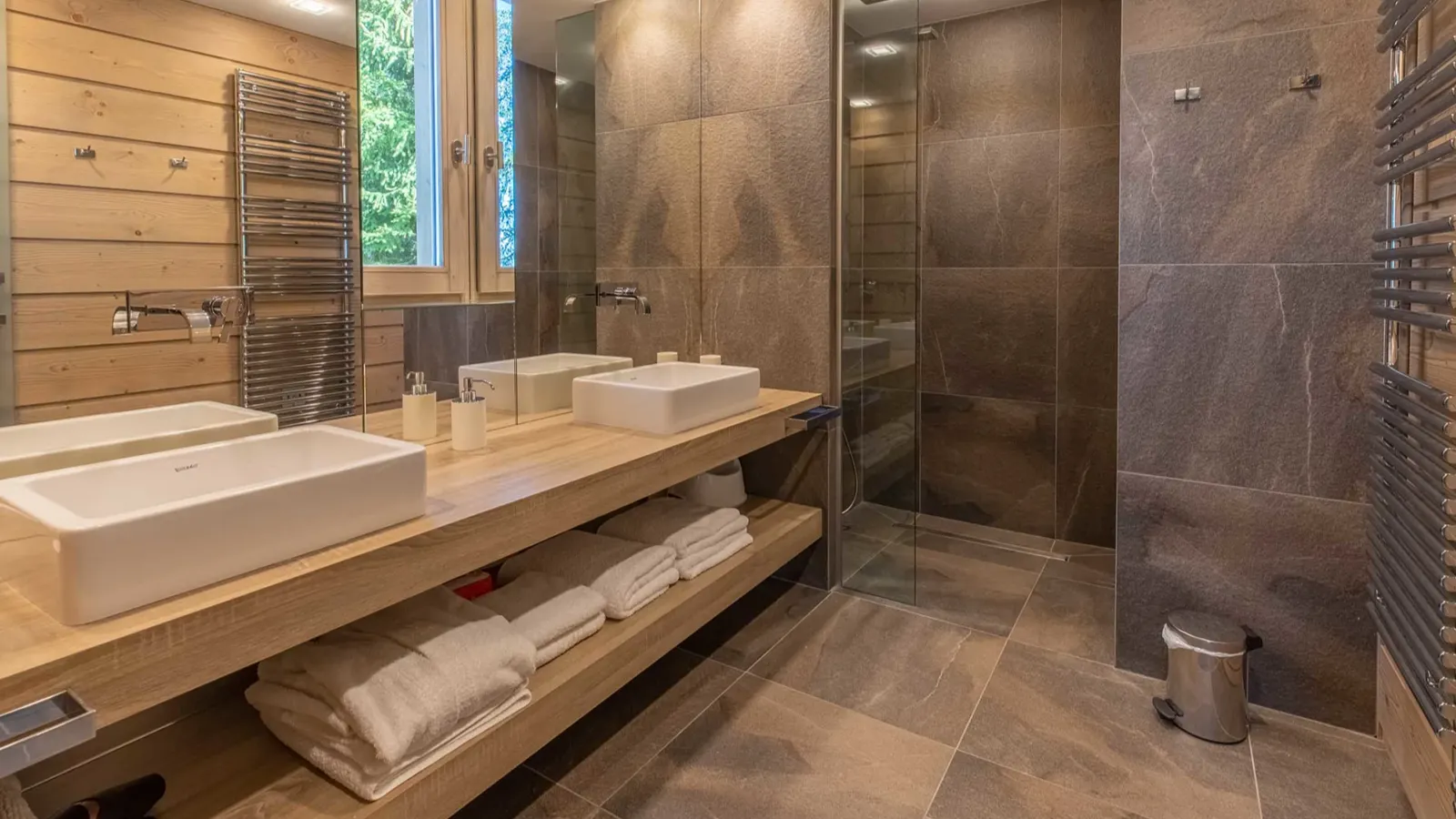 Luxury-Ski-Chalet-Chalet le Nolde-Oxford ski Company-Bathroom3.jpg