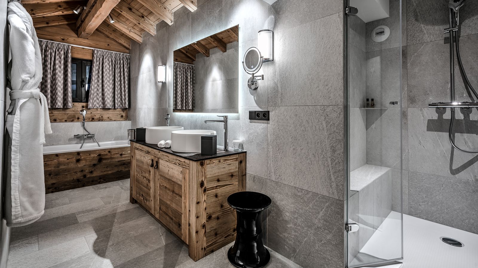 Luxury-Ski-Apartment-Three bedroomApartment La Sivoliere-Oxford Ski- Bathroom (4).jpg