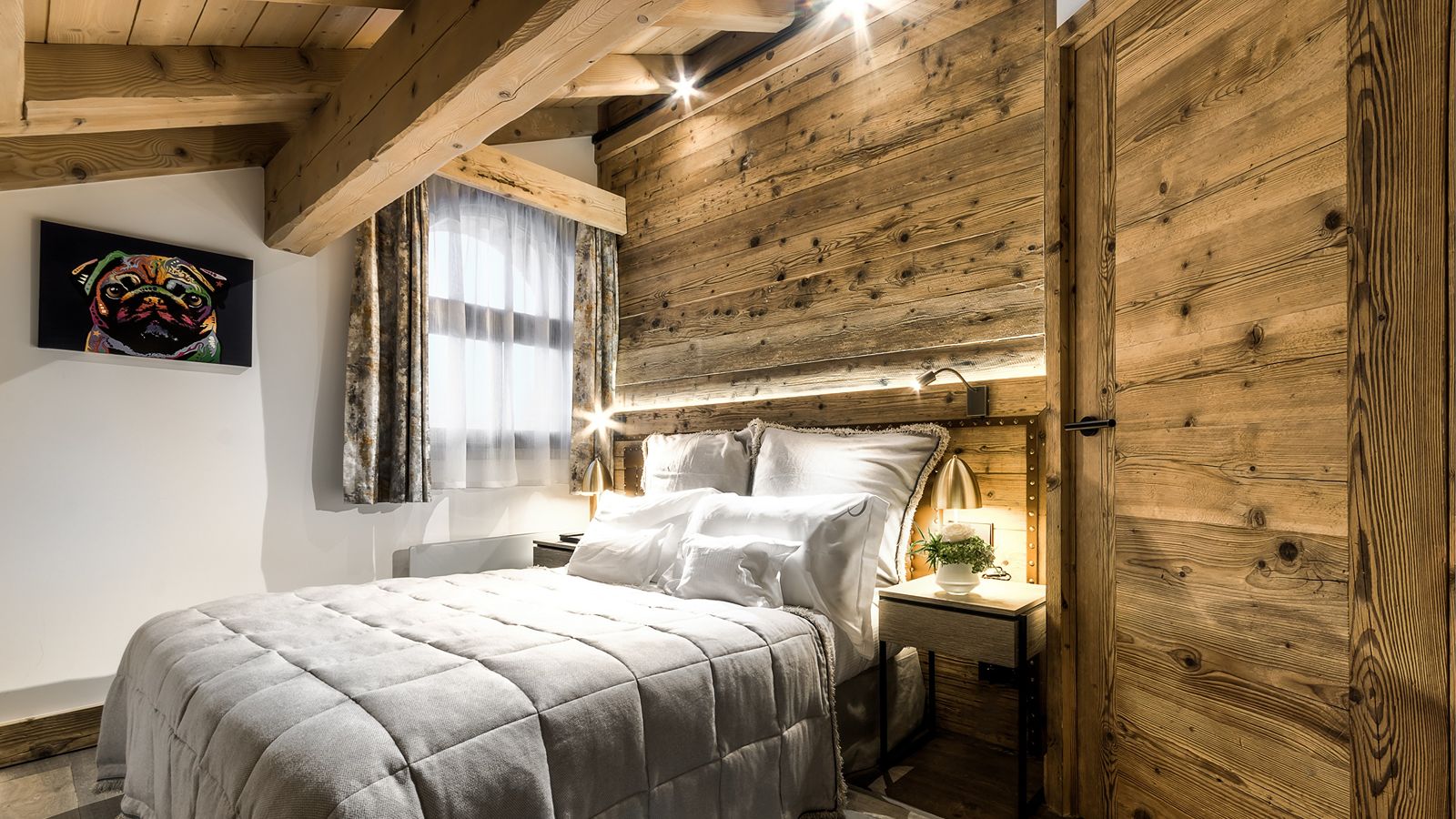 Luxury-Ski-Apartment-Three bedroomApartment La Sivoliere-Oxford Ski- bedroom.jpg