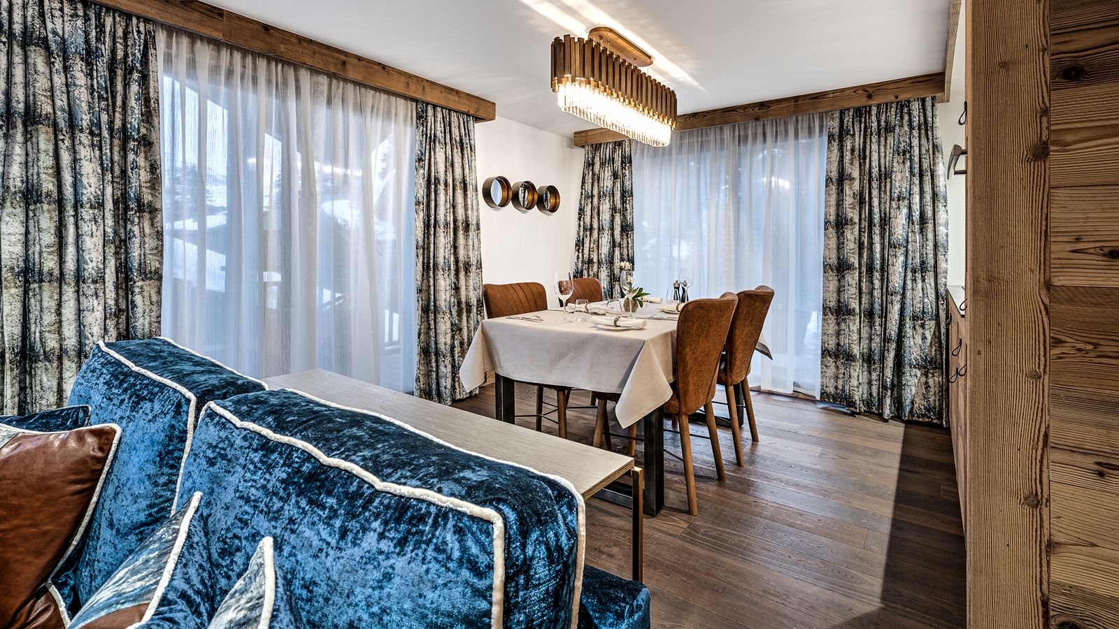 Luxury-Ski-Apartment-Three bedroomApartment La Sivoliere-Oxford Ski- Dining room.jpg