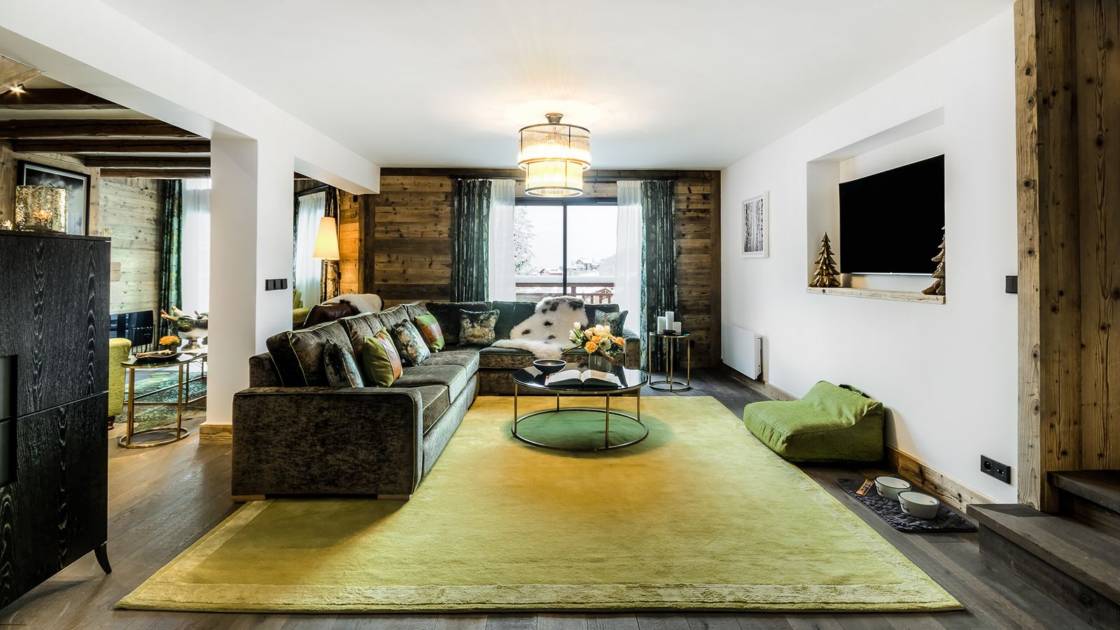 Luxury-Ski-Apartment-Three bedroomApartment La Sivoliere-Oxford Ski- lounge.jpg