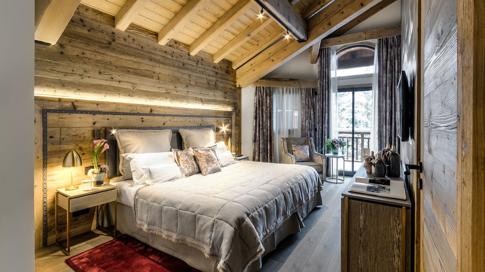 Luxury-Ski-Apartment-Three bedroomApartment La Sivoliere-Oxford Ski-Bedroom (2).jpg