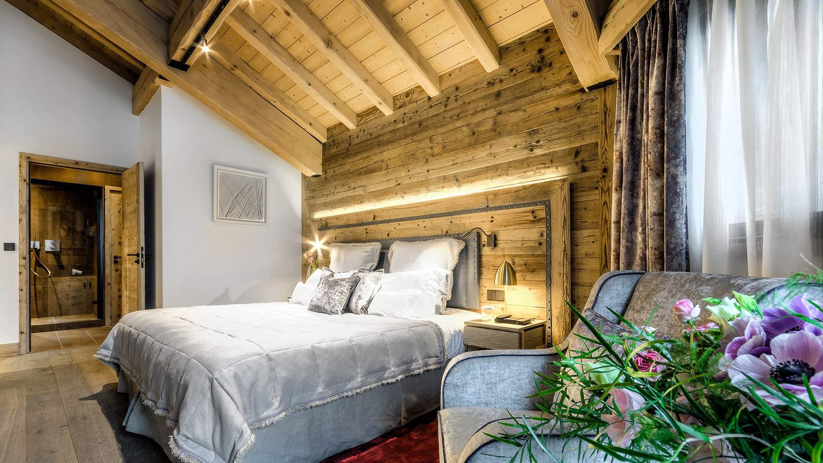 Luxury-Ski-Apartment-Three bedroomApartment La Sivoliere-Oxford Ski-bedroom.jpg