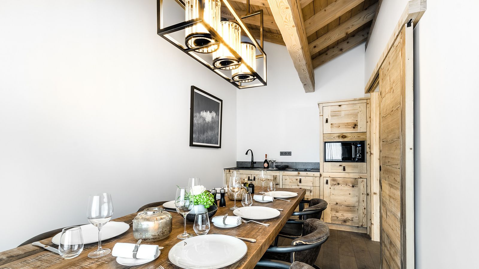 Luxury-Ski-Apartment-Three bedroomApartment La Sivoliere-Oxford Ski-Dining room.jpg