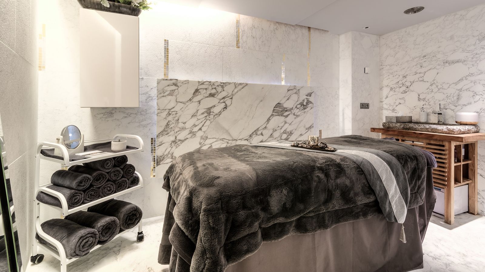 Luxury-Ski-Apartment- La Sivoliere-Oxford Ski-Spa (4).jpg