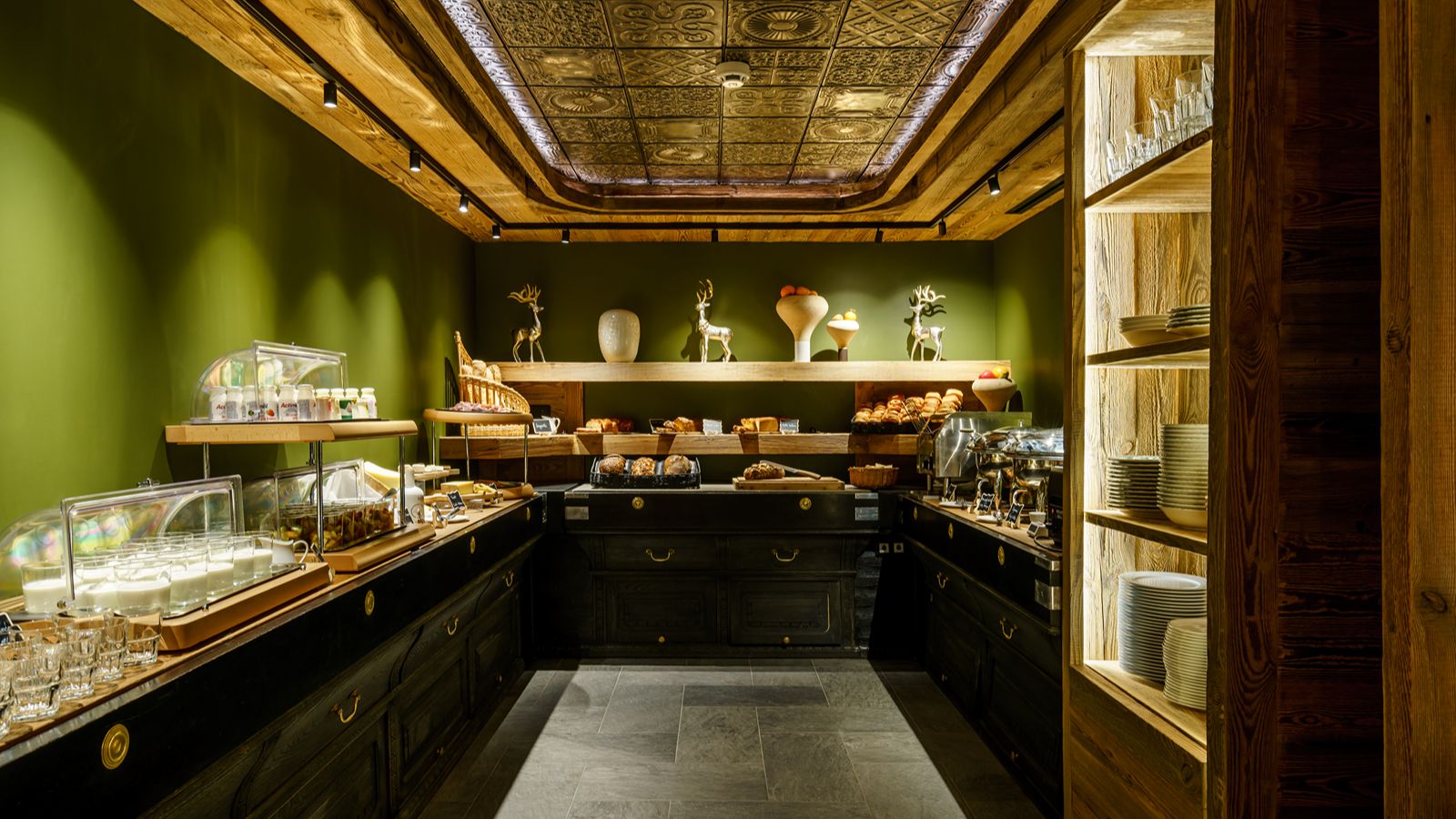 Luxury-Ski-Apartment- La Sivoliere-Oxford Ski-Breakfast (3) (1).jpg