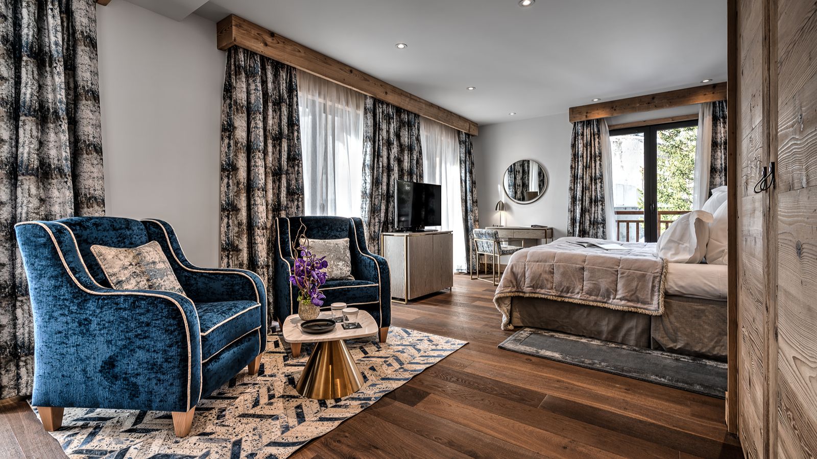 Luxury-Ski-Apartment- La Sivoliere-Oxford SkiFamily Junior Suite (5).jpg