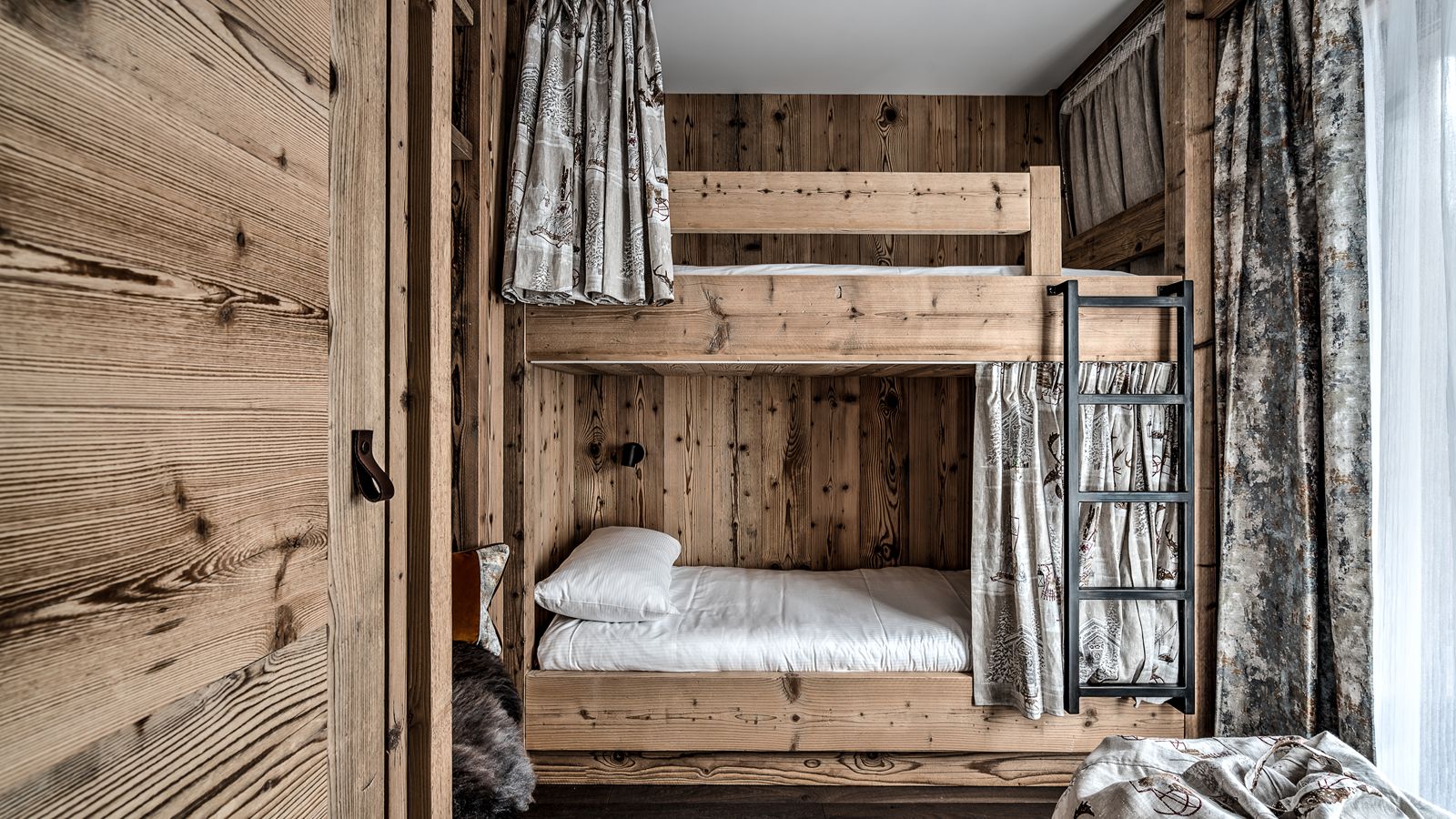 Luxury-Ski-Apartment- La Sivoliere-Oxford SkiFamily Junior Suite (8).jpg