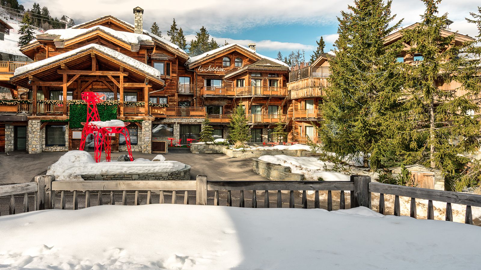 Luxury-Ski-Apartment- La Sivoliere-Oxford SkiFront side (1).jpg