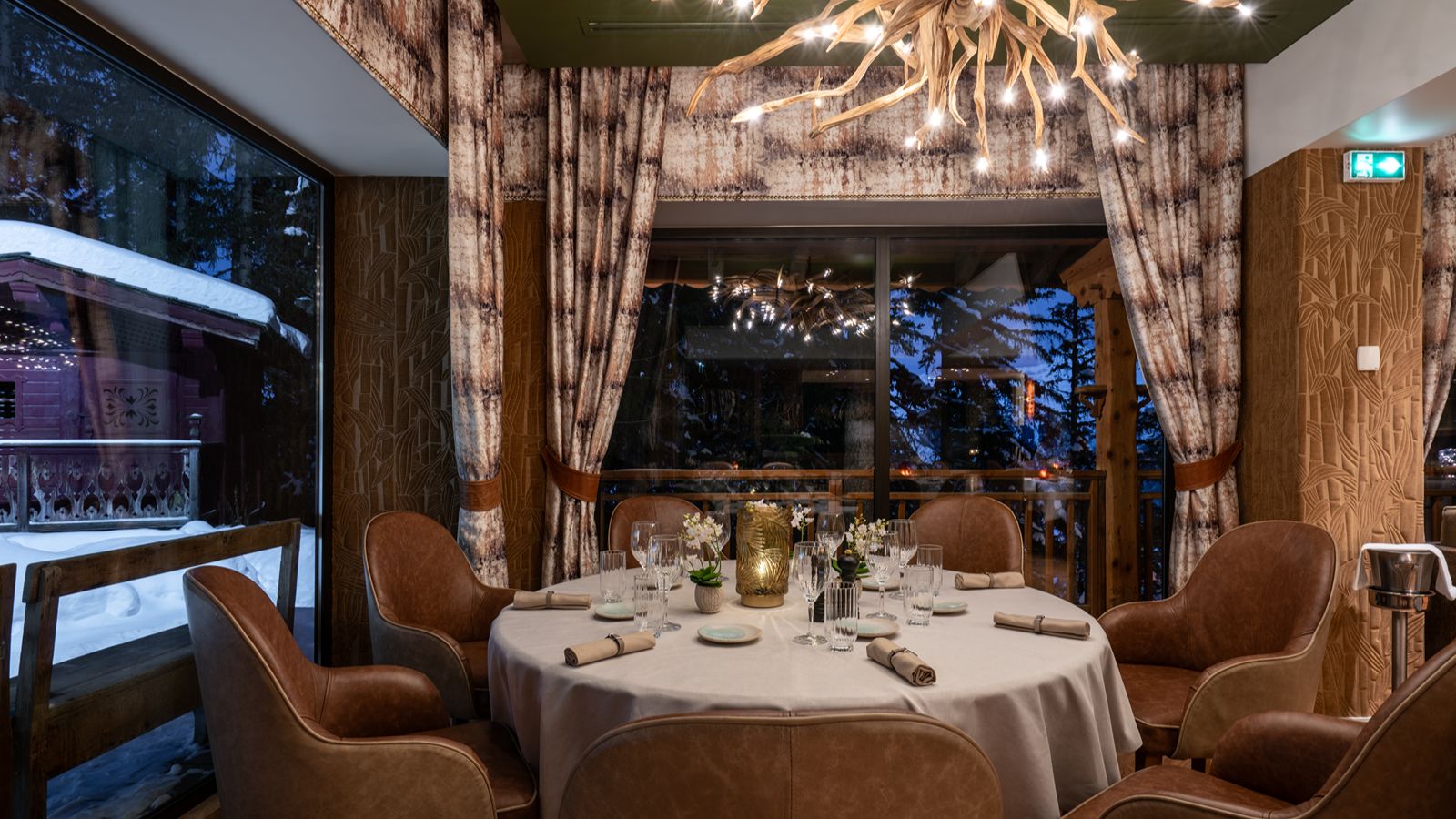 Luxury-Ski-Apartment- La Sivoliere-Oxford SkiLa Table de Madame (1).jpg