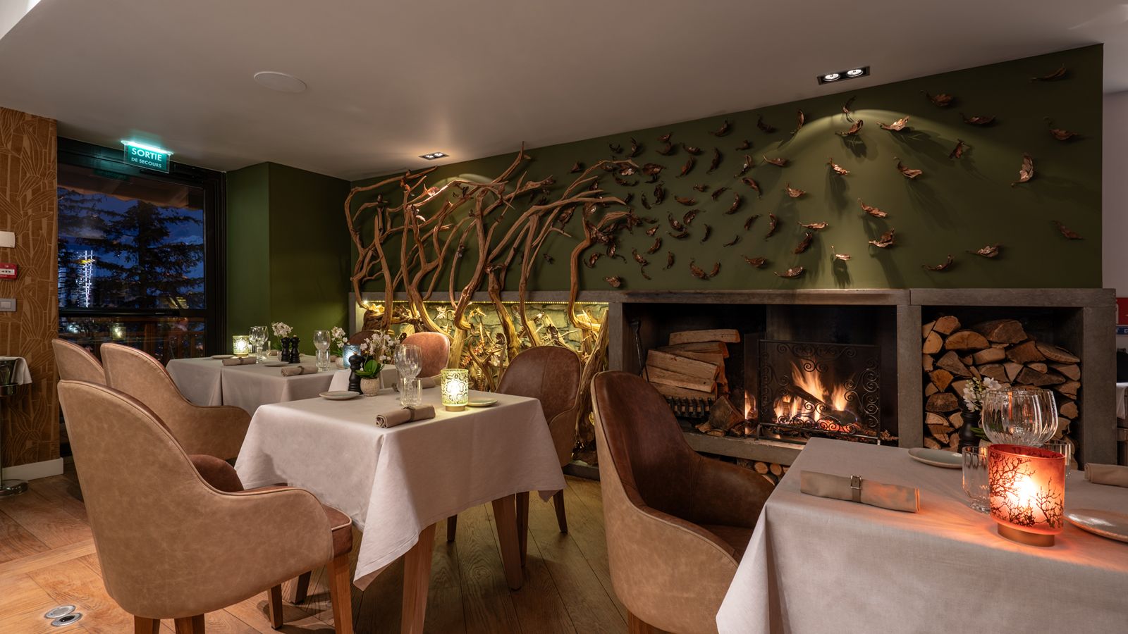 Luxury-Ski-Apartment- La Sivoliere-Oxford SkiLa Table de Madame (2).jpg