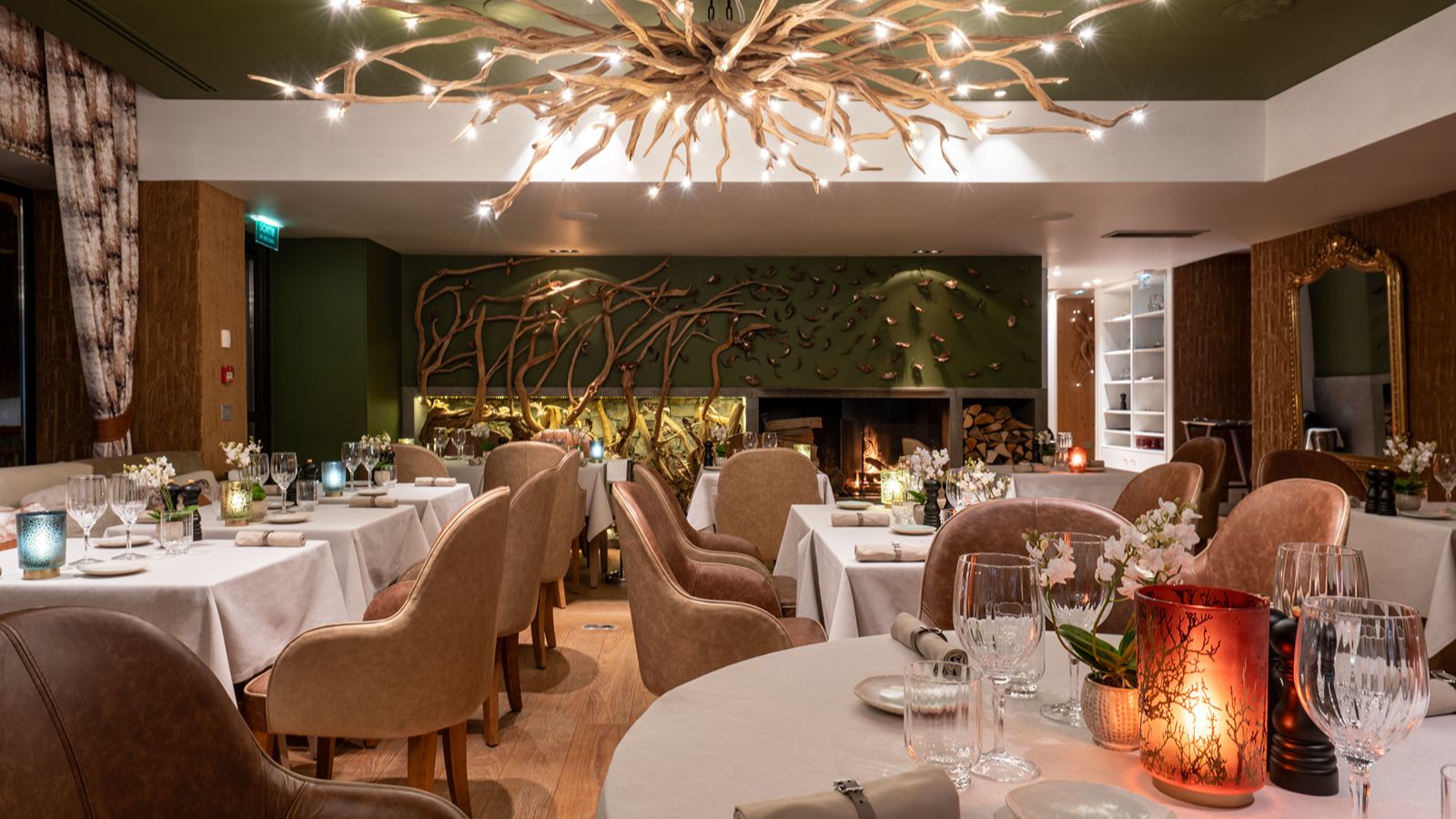 Luxury-Ski-Apartment- La Sivoliere-Oxford Ski-La Table de Madame (5).jpg