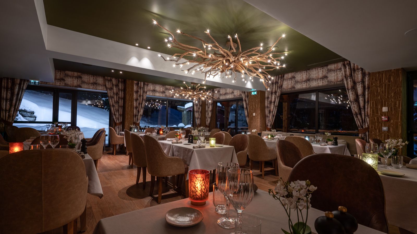 Luxury-Ski-Apartment- La Sivoliere-Oxford Ski-La Table de Madame.jpg