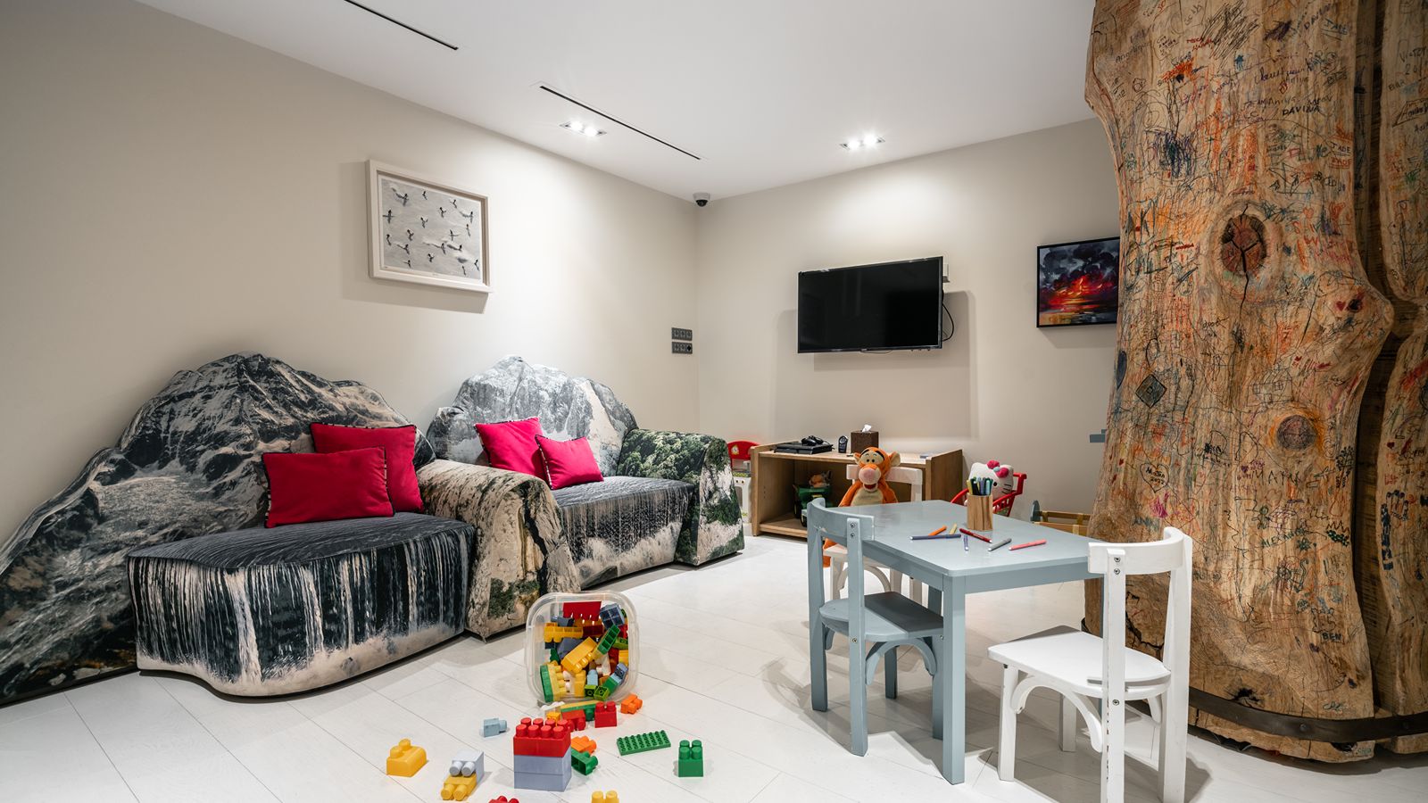 Luxury-Ski-Apartment- La Sivoliere-Oxford Ski-Mini Sivo Room (1).jpg