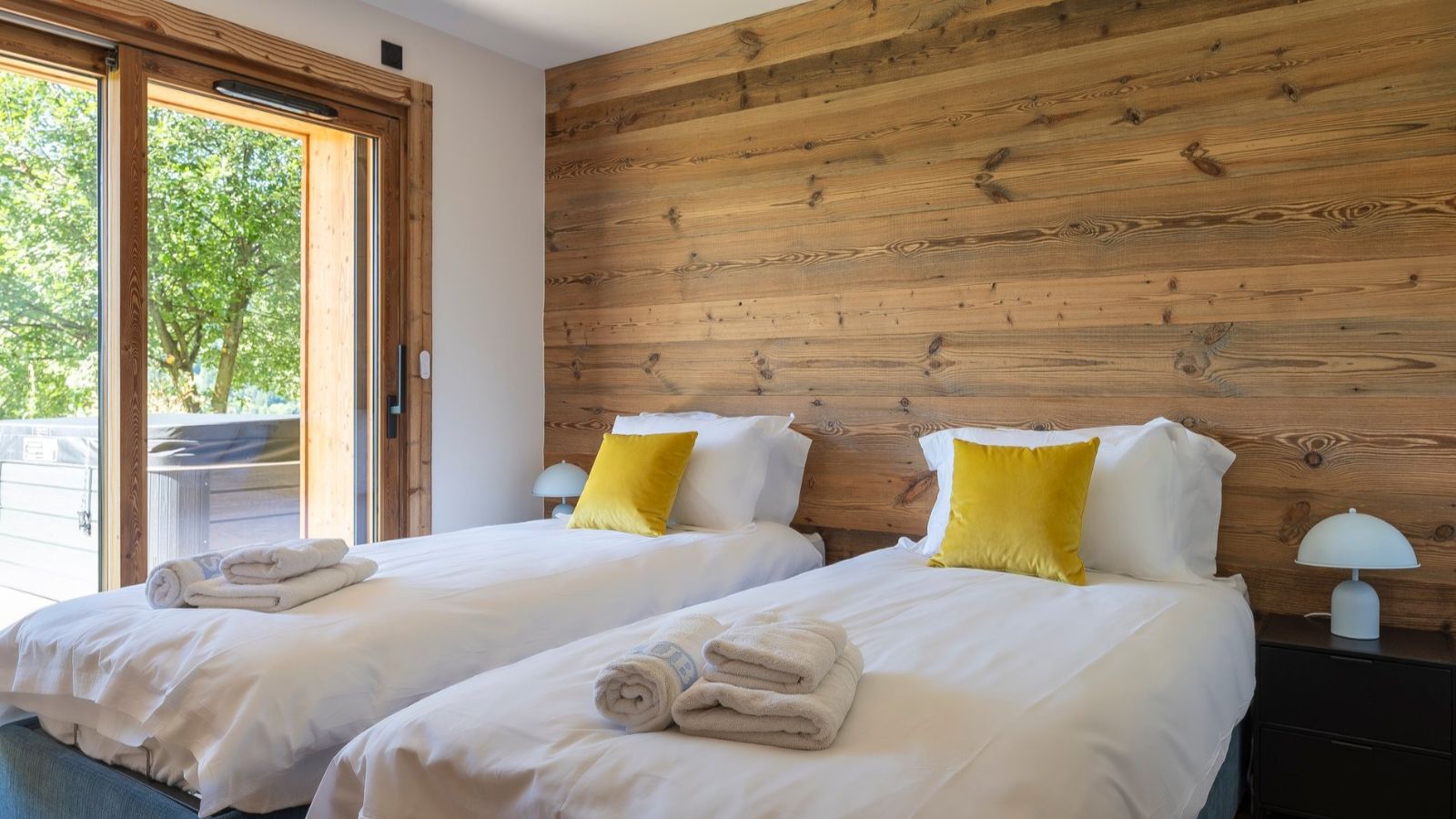 Luxury-Ski-Chalet-Les-Gets-Chalet-Magnolia-Oxford-Ski-Bedroom (1).jpg