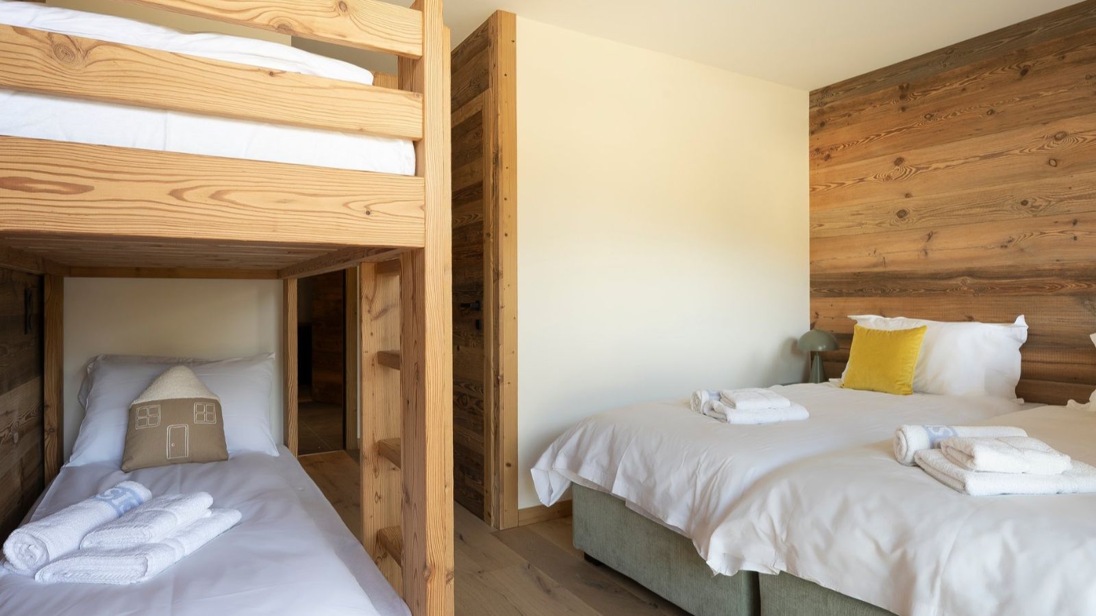 Luxury-Ski-Chalet-Les-Gets-Chalet-Magnolia-Oxford-Ski-Bedroom (2).jpg