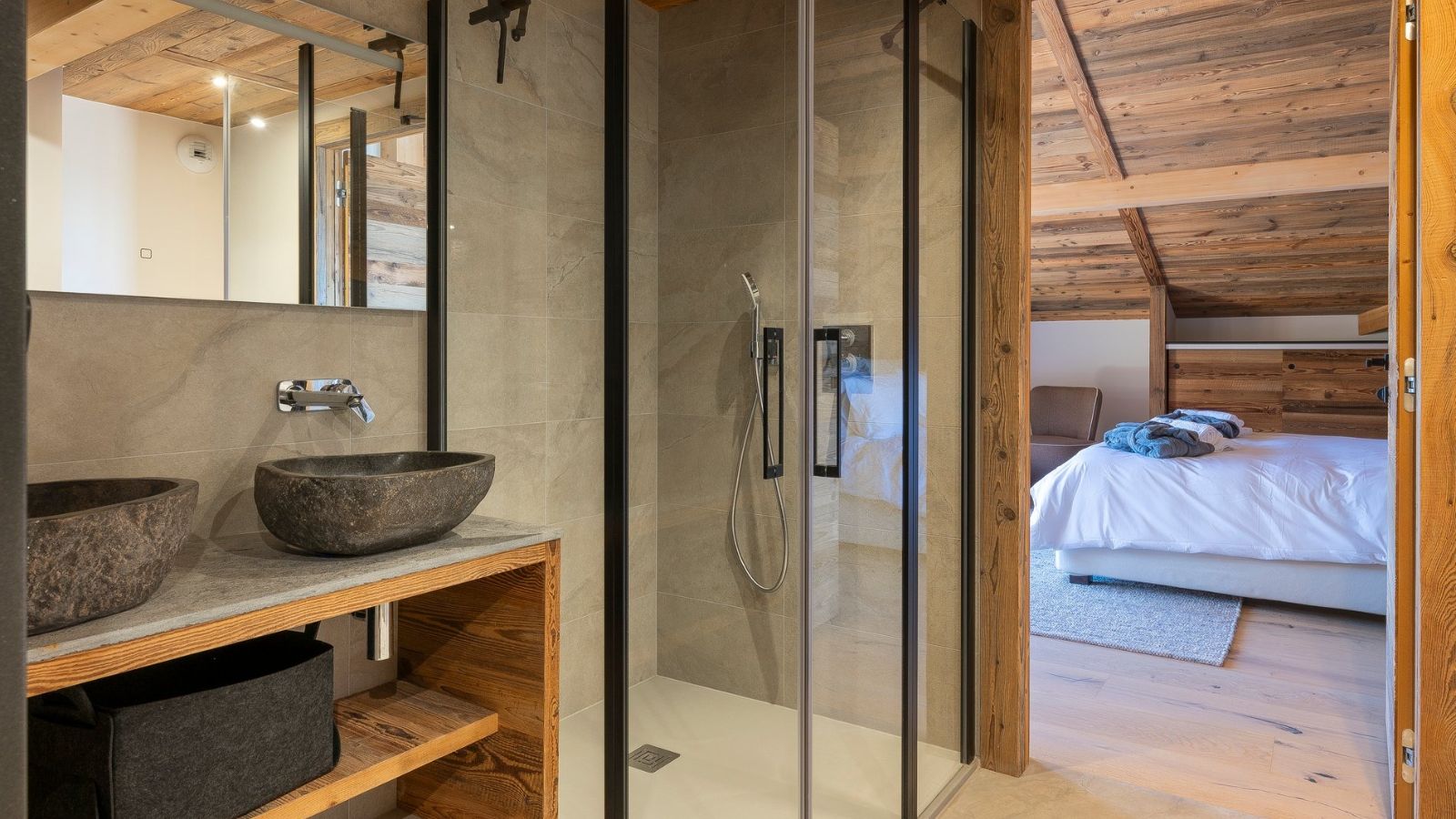 Luxury-Ski-Chalet-Les-Gets-Chalet-Magnolia-Oxford-Ski-Bedroom (11).jpg