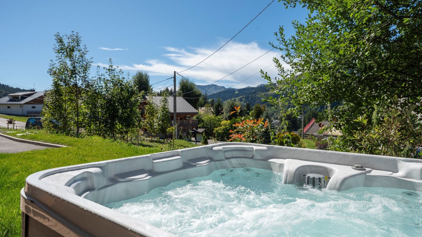 Luxury-Ski-Chalet-Les-Gets-Chalet-Magnolia-Oxford-Ski-Hot-Tub.jpg