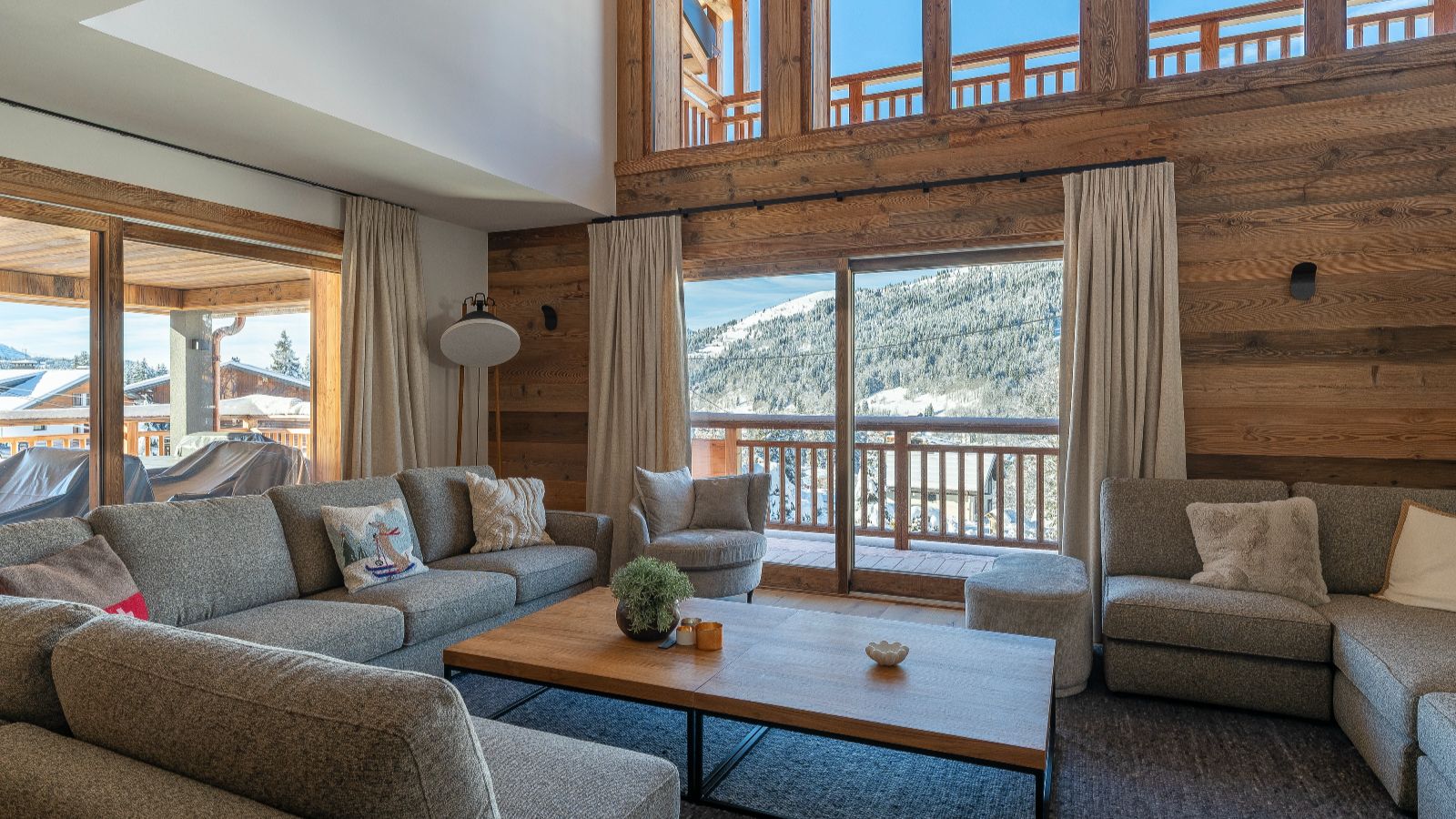 Luxury-Ski-Chalet-Les-Gets-Chalet-Magnolia-Oxford-Ski-Lounge.jpg