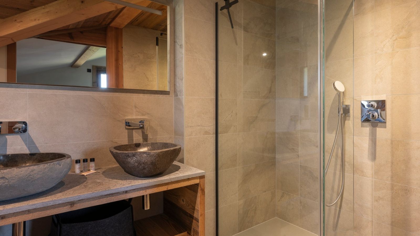Luxury-Ski-Chalet-Les-Gets-Chalet-Magnolia-Oxford-Ski-Shower.jpg