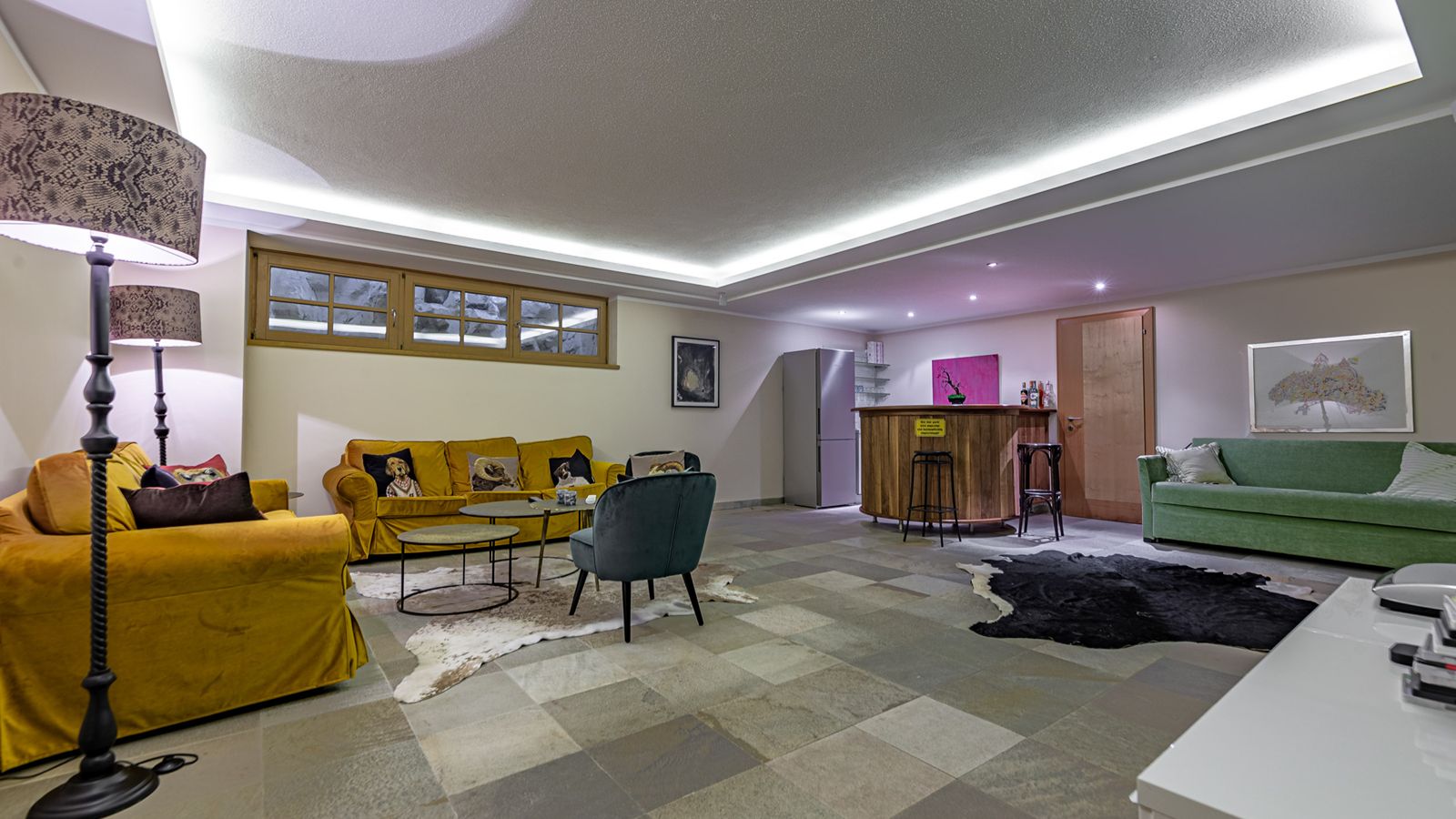 Luxury-Ski-Chalet- Kitzbhel-Apartment Tyrolia Oxford Ski- Bar Area.jpg