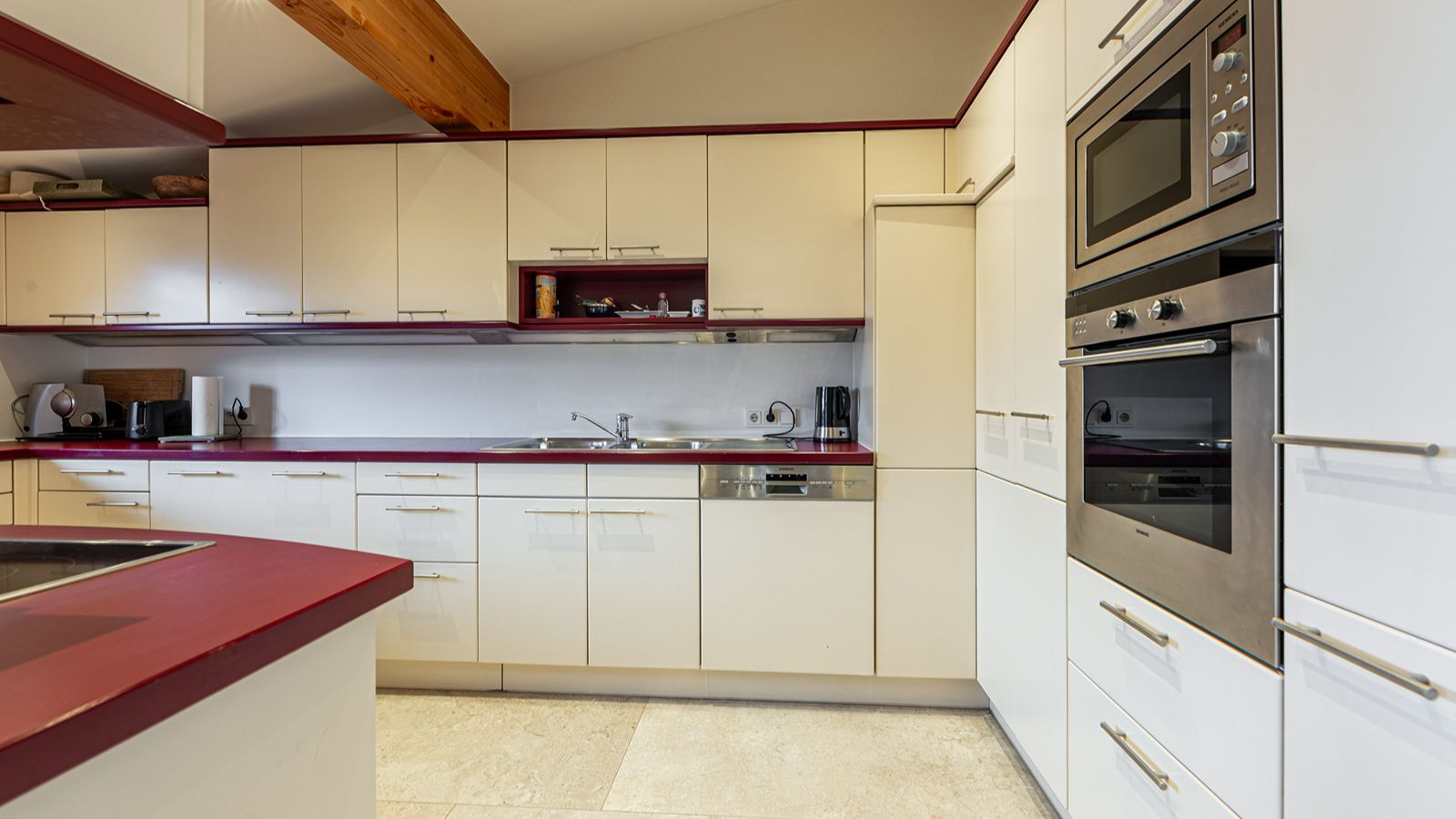 Luxury-Ski-Chalet- Kitzbhel-Apartment Tyrolia -Oxford Ski- Kitchen.jpg