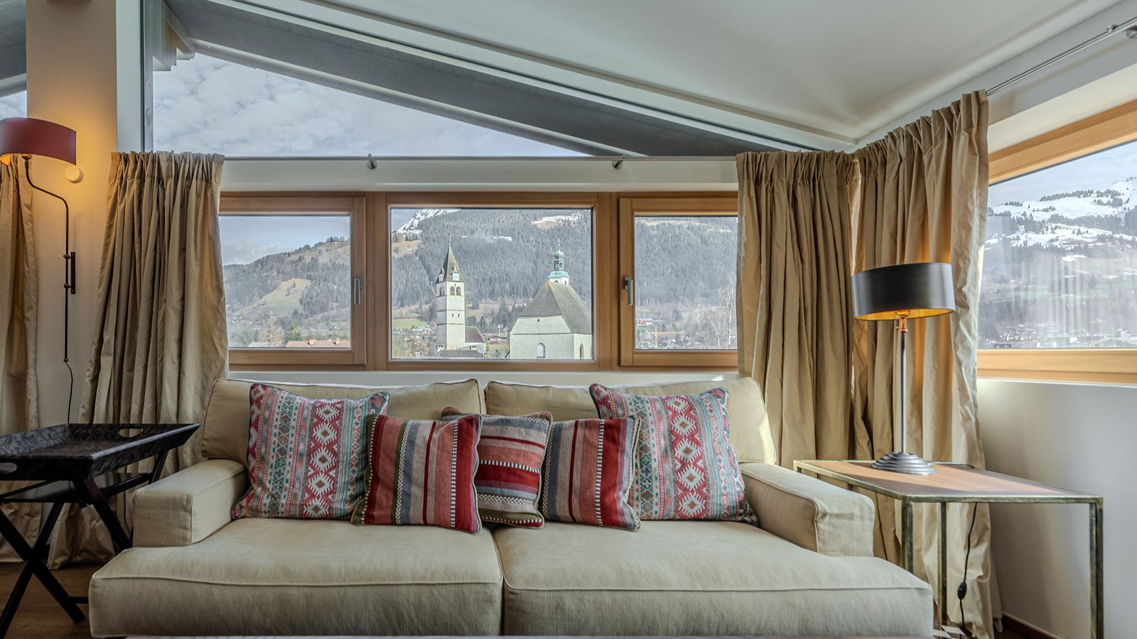 Luxury-Ski-Chalet- Kitzbhel-Apartment Tyrolia- Oxford Ski- Lounge.jpg