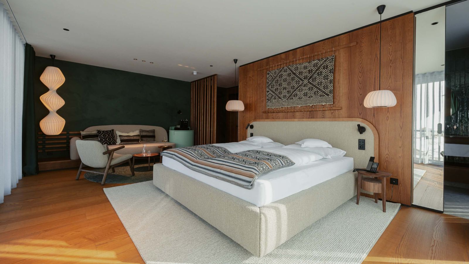 Luxury-Ski-Hotel-Lech-Hotel-Kristberg-Oxford-Ski-Suite (2).jpg