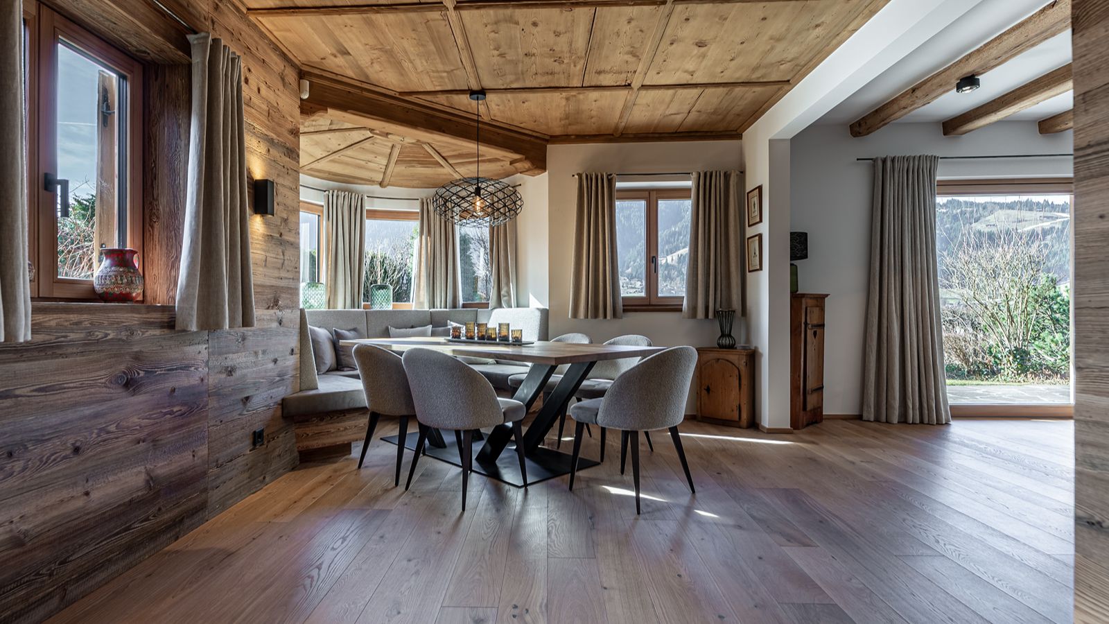 Luxury-Ski-Chalet-Kitzbuhel-Chalet-Aschbach-Oxford-ski-Company-Dining-Room.jpg